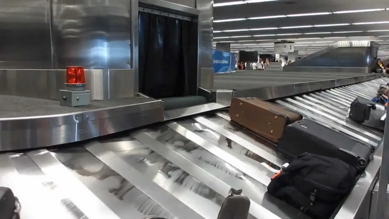 Baggage Claim & Carousel at Dallas-Fort Worth Intl. Airport (DFW)