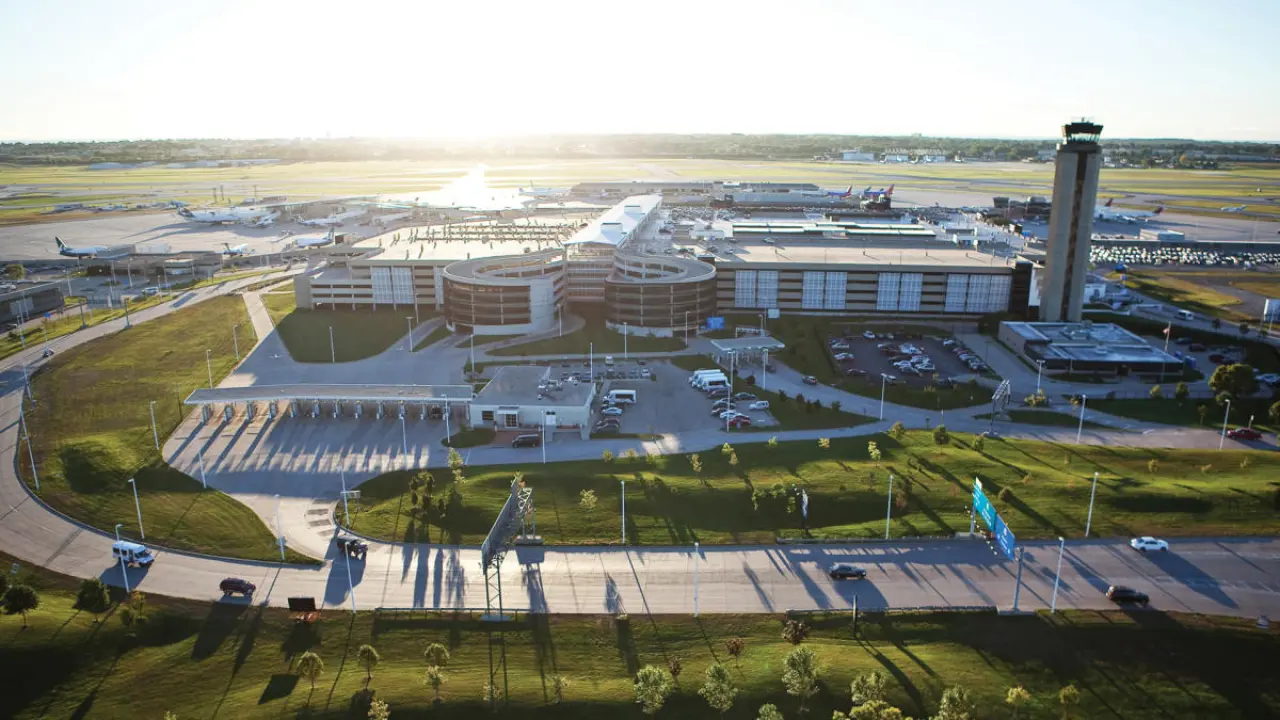 General Mitchell International Airport (MKE)