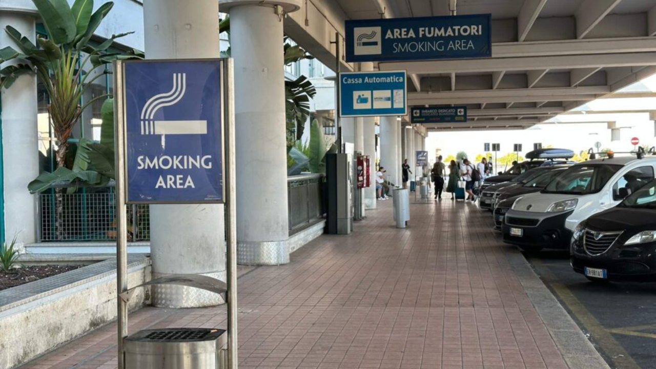 Is there a Smoking Area in Las Vegas Airport (Harry Reid)