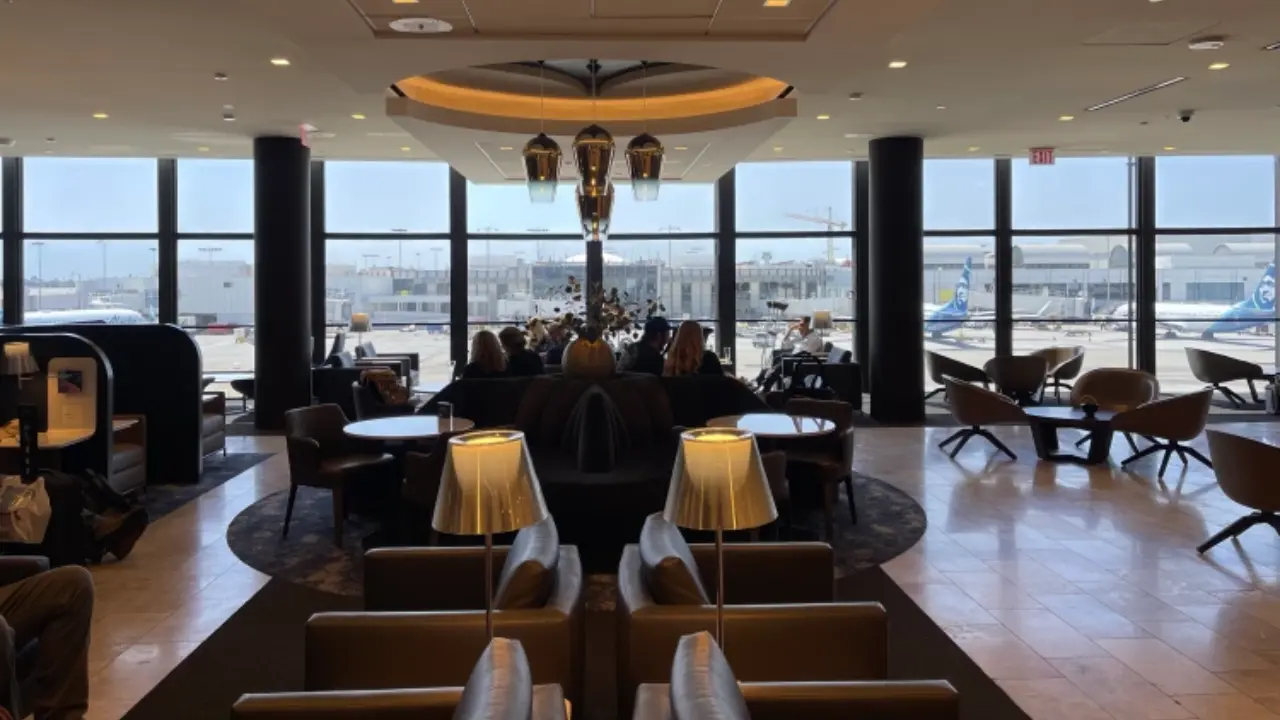 LAX Airport United Polaris Lounge