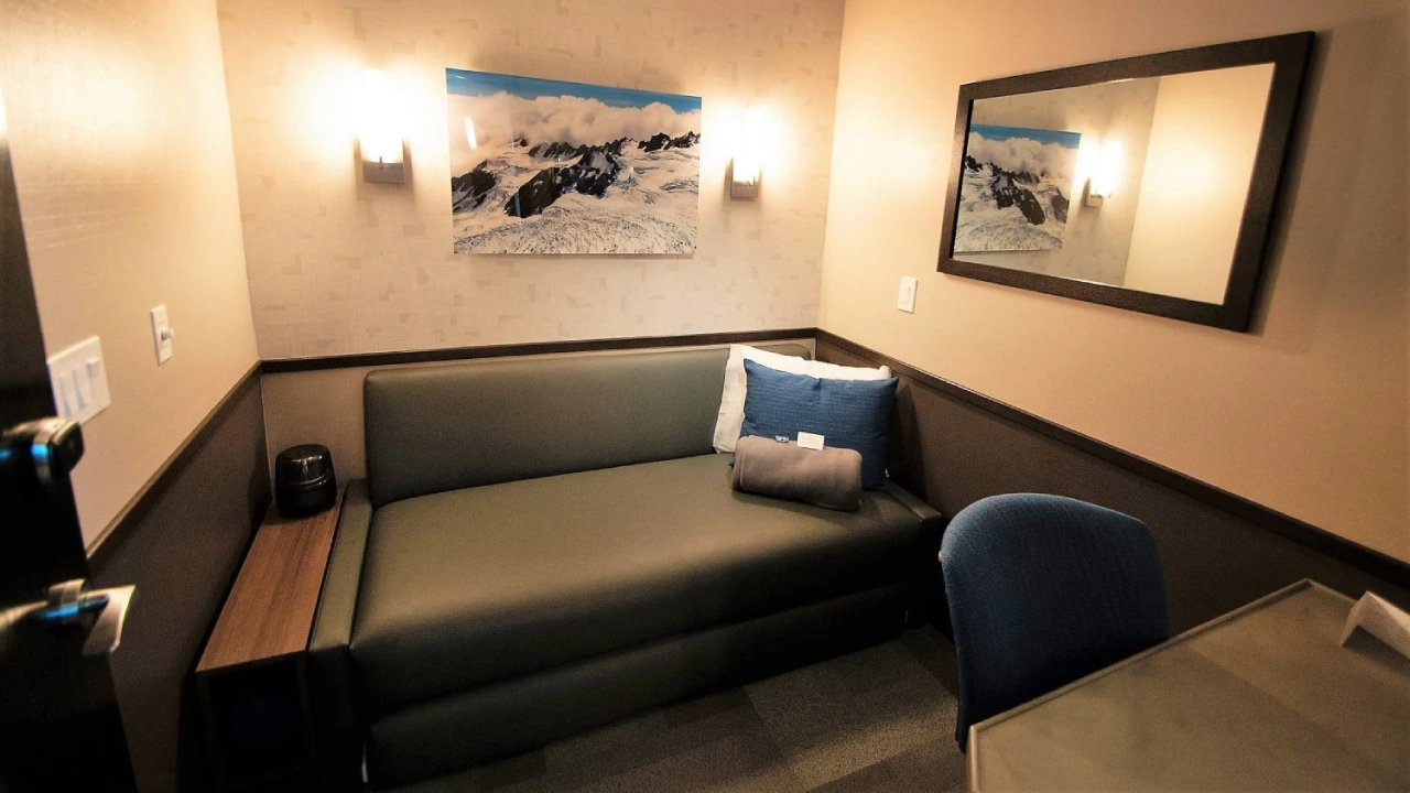 Minute suites sleeping pods Philadelphia airport