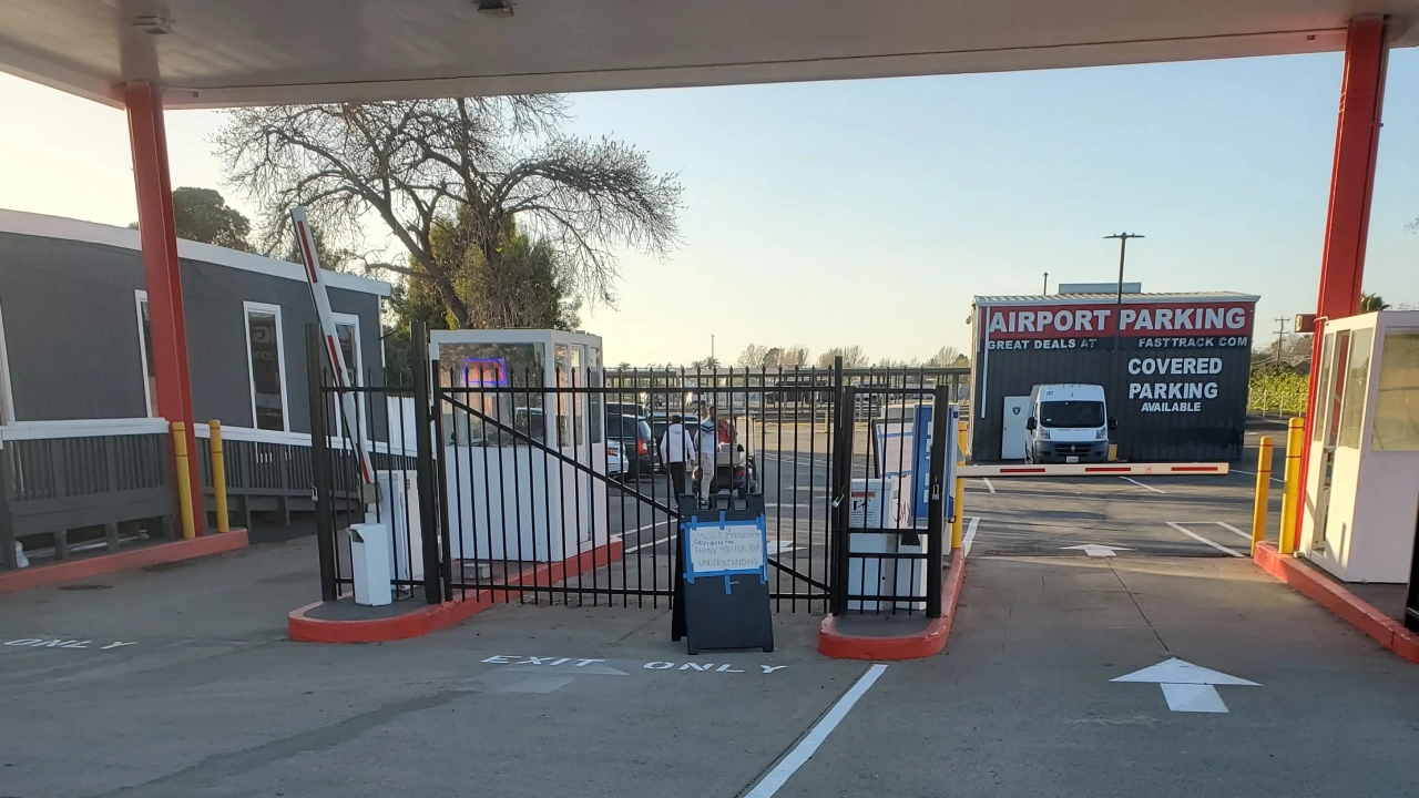 Oakland Airport Park And Call www.airporttoairlines.com