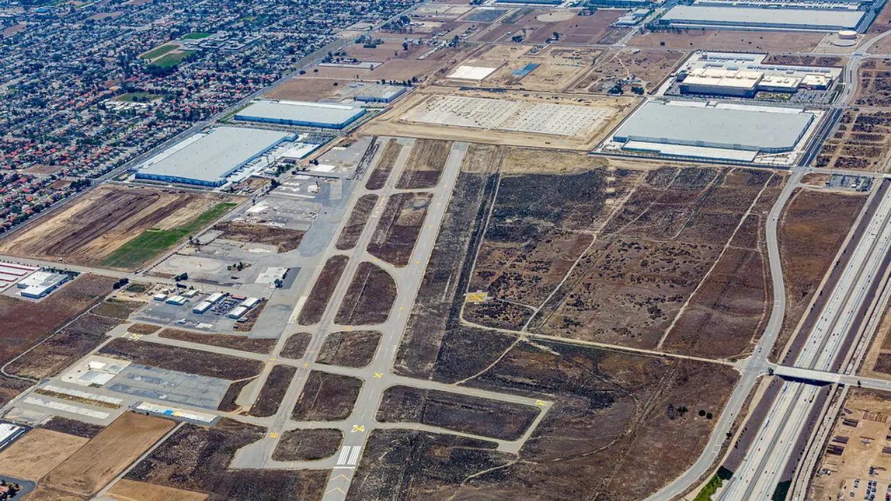 Rialto Municipal Airport (L67)