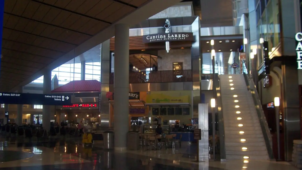 Dallas Fort Worth Airport (DFW) Shops & Stores
