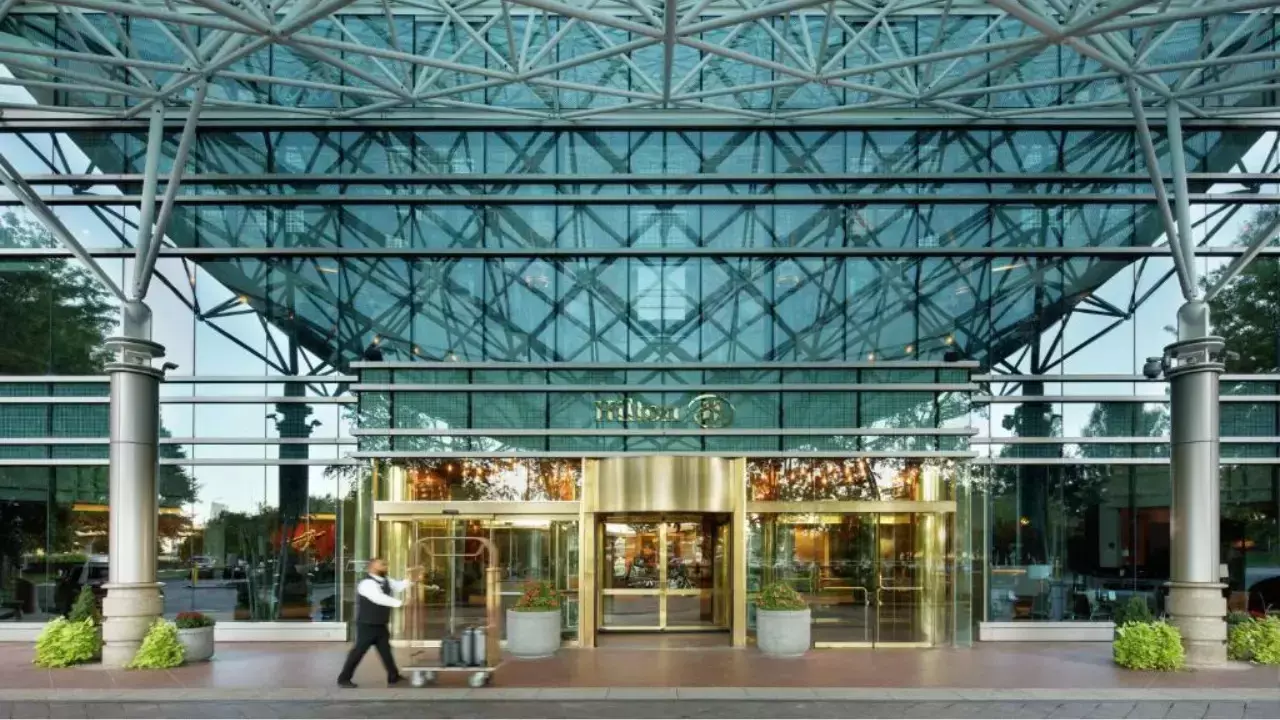 Boston Logan International Airport (BOS)