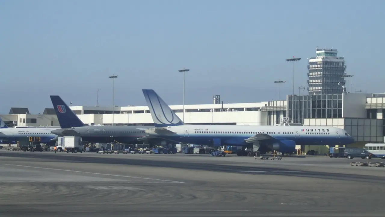Airlines at Los Angeles International Airport (LAX)