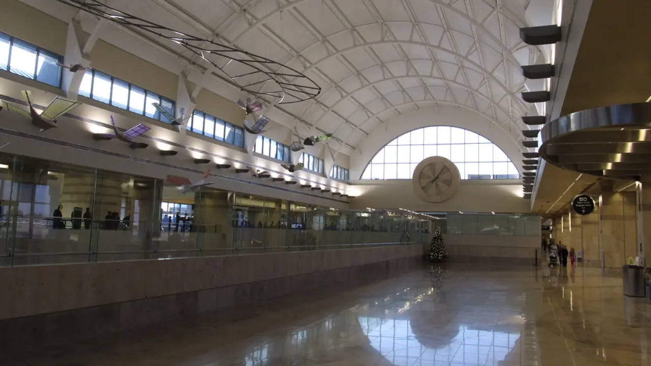John Wayne Airport (SNA)