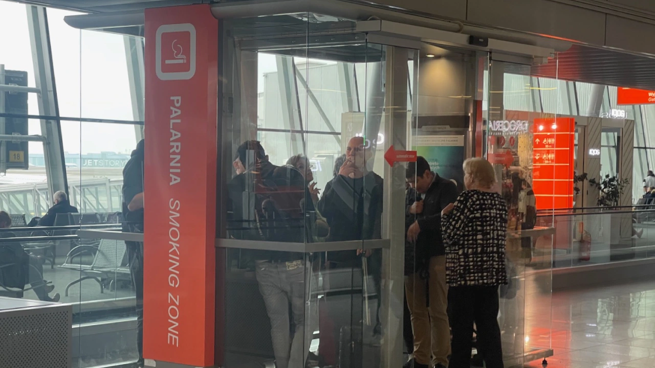 Newark Airport Smoking Area