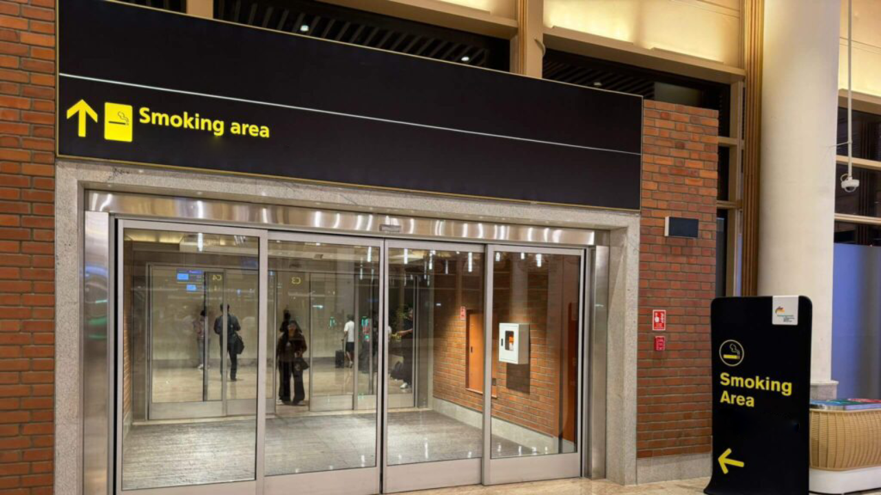 Charlotte Airport have Smoking Areas Indoors or Outdoors
