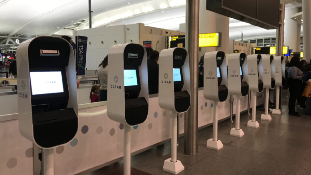 does cancun airport have clear