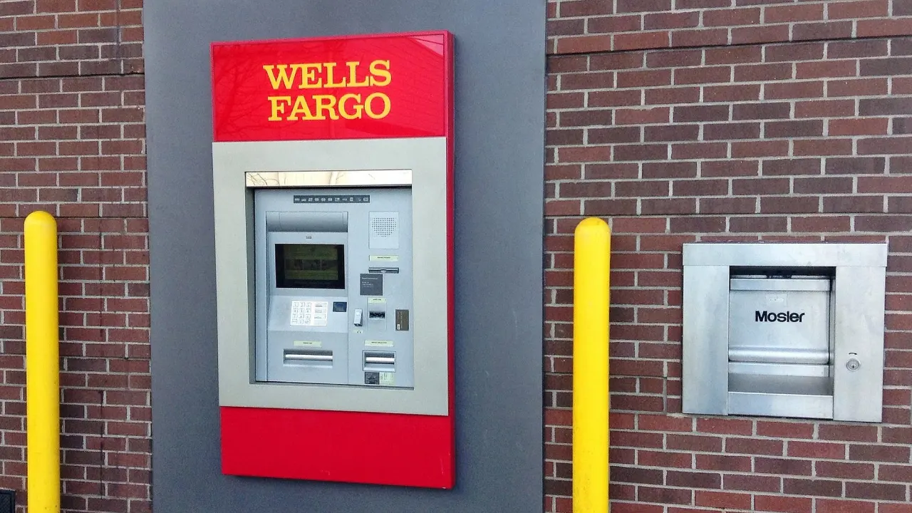 ATMs at LAS Airport