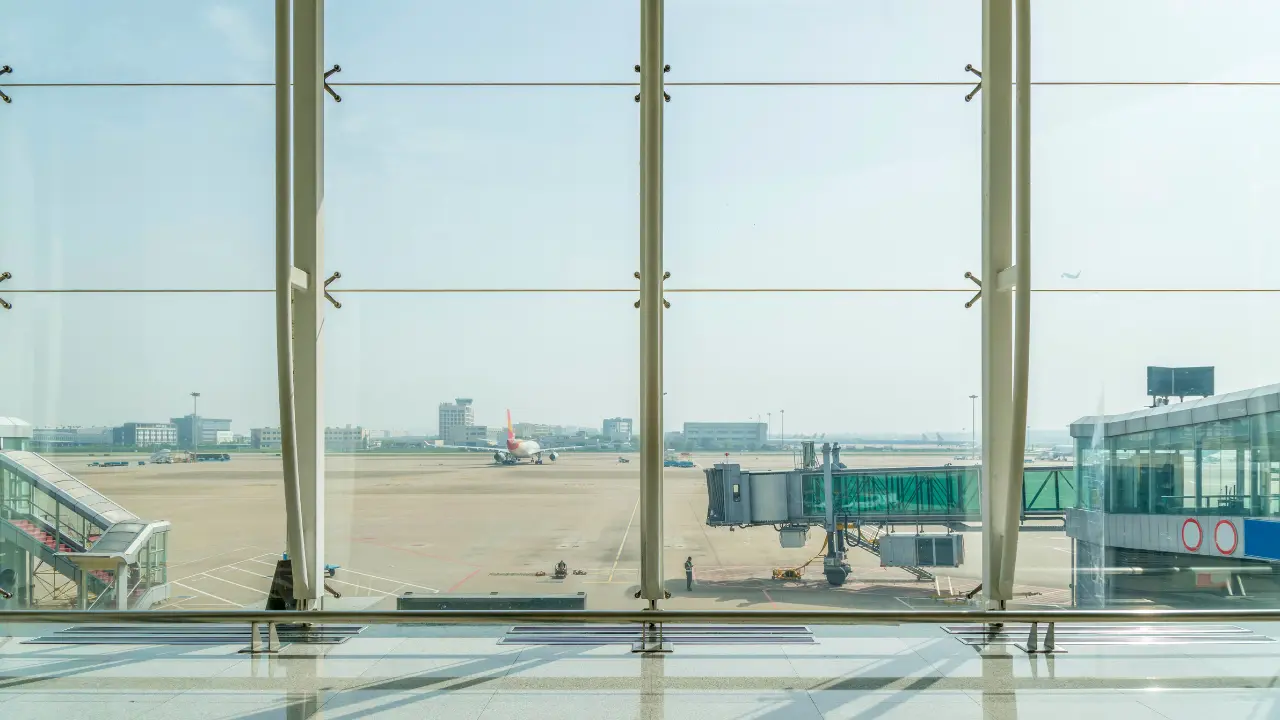 cheapest airports to fly into europe