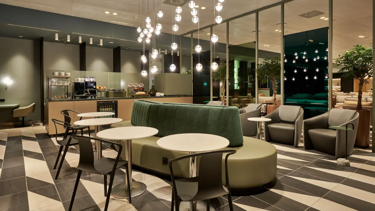 smoking lounge at amsterdam airport