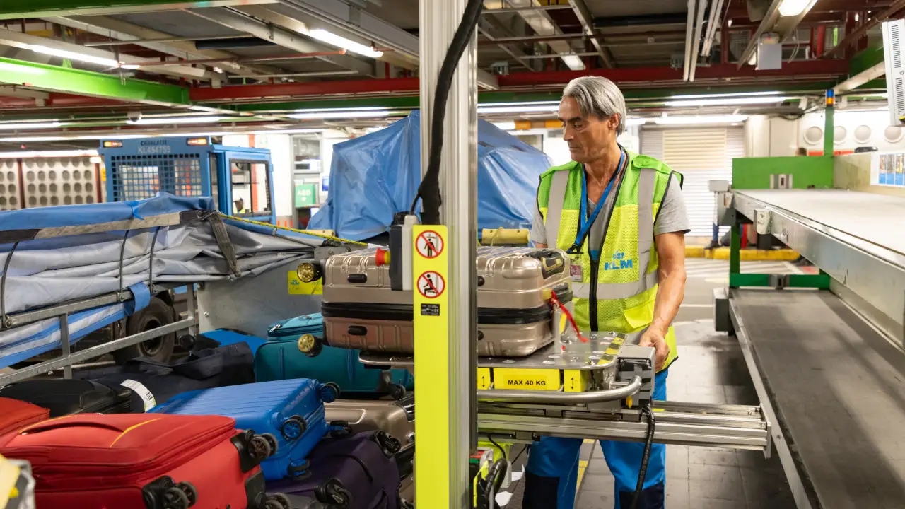 AMS Airport Baggage Services