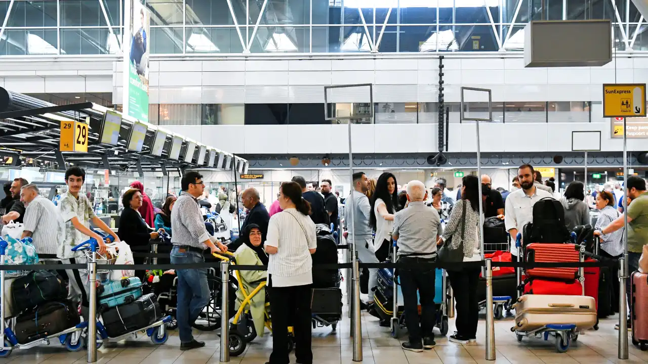 AMS Airport Security Wait Times