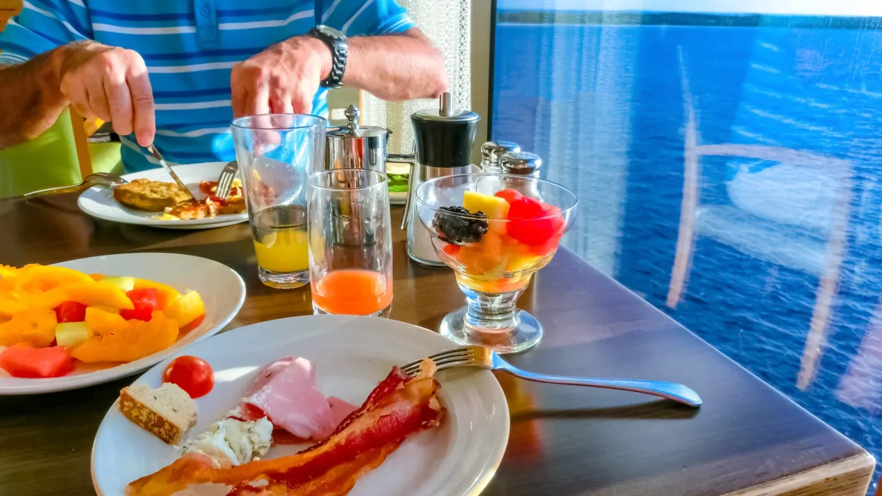 Carnival Cruise 2025 food and beverage policy