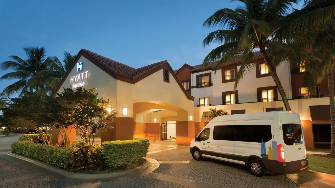 Premium hotel with conference facilities near MIA