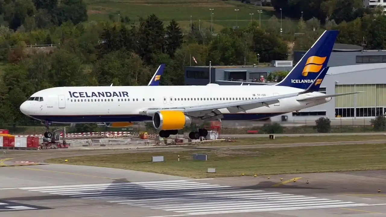 Icelandair Arrivals at JFK Terminal 7