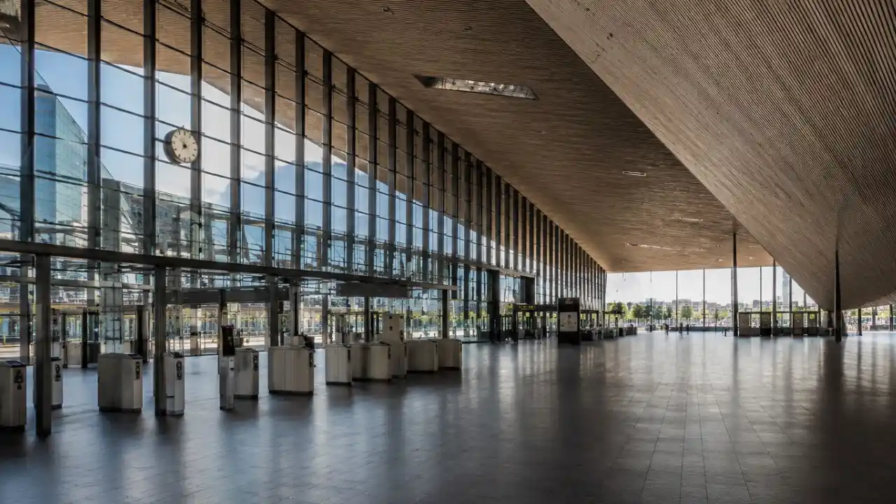 Rotterdam Centraal station operating hours overview