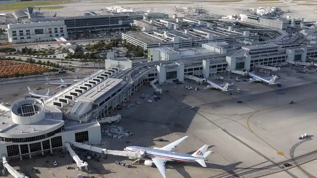 The Miami Airport cell phone waiting area helps reduce terminal congestion, improves traffic flow, minimizes pickup delays, and supports smoother operations.