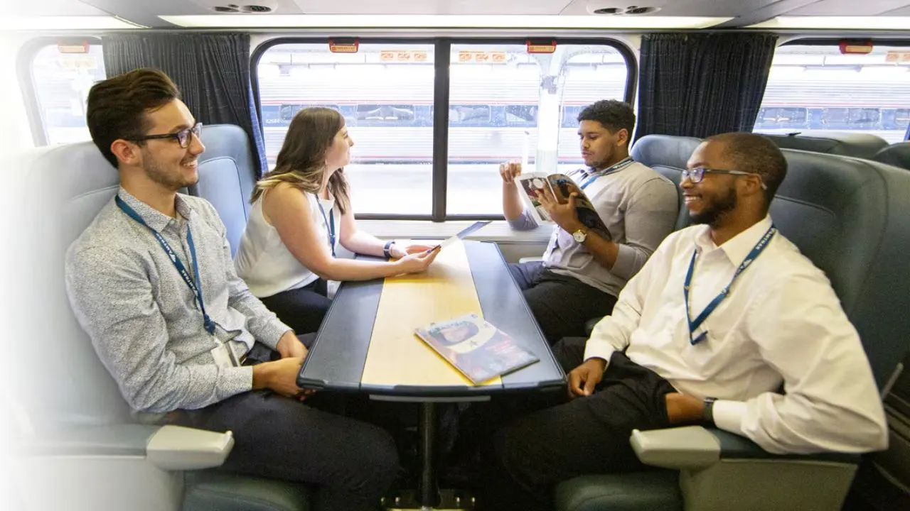 Discover the available classes and onboard facilities on Amtrak from Kansas City to Chicago, including seating options, Wi-Fi, dining, baggage, and passenger amenities.