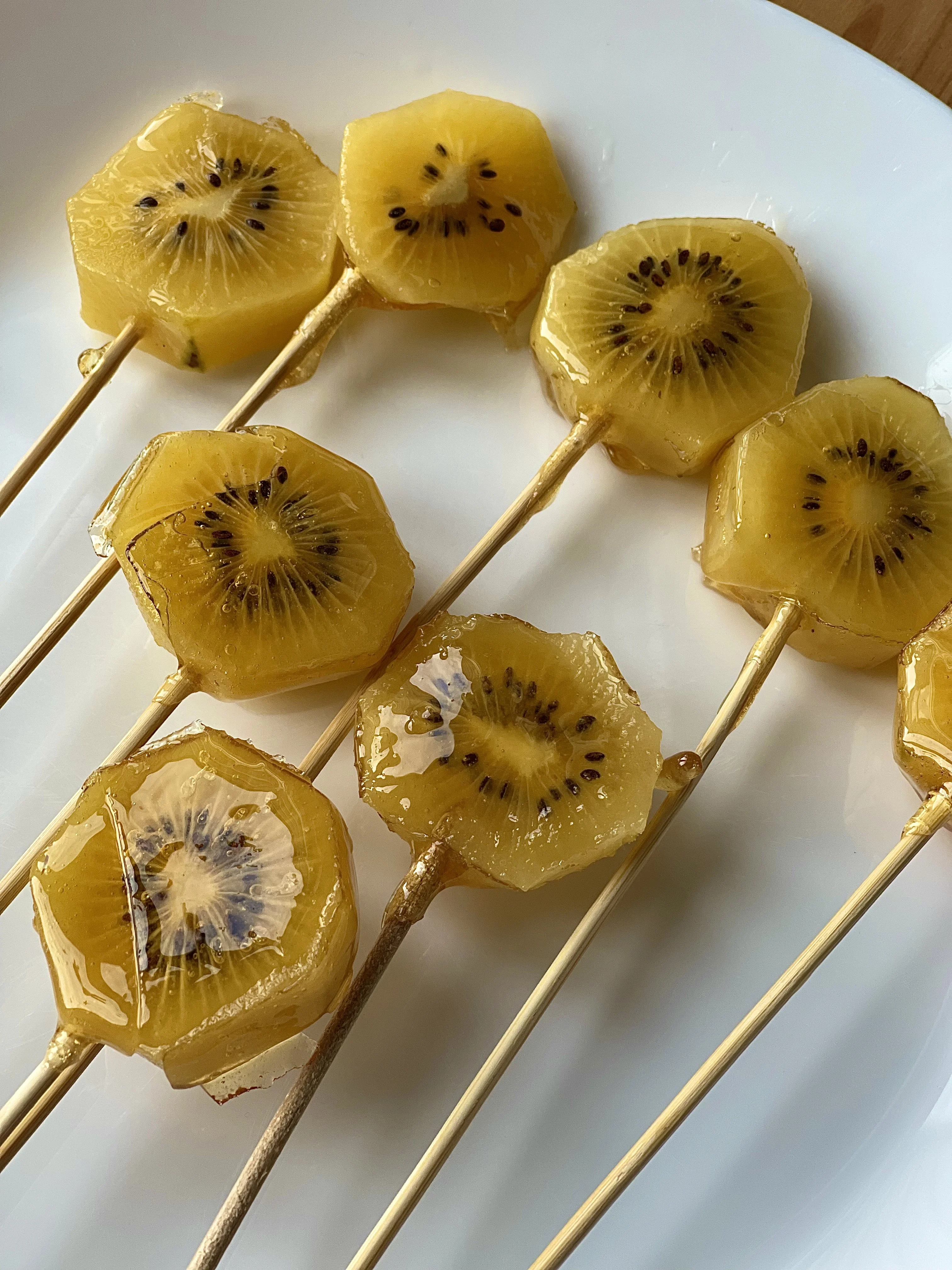 gold-kiwi-tanghulu