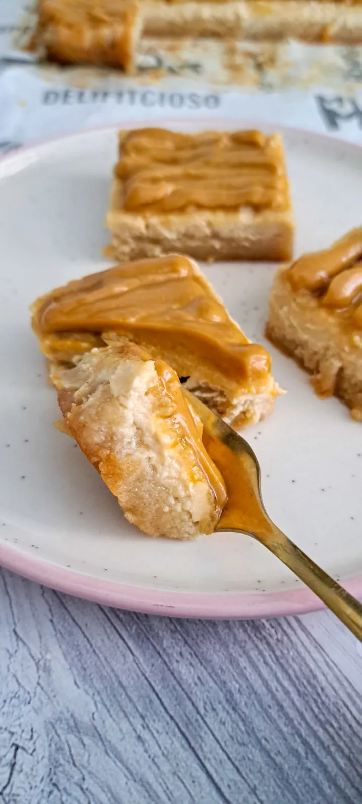 dulce-de-leche-cheesecake-bars-ketofriendly-singluten.