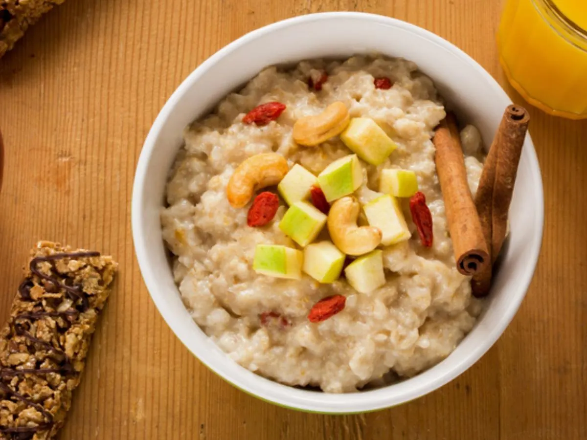 cinnamon-apple-protein-oatmeal