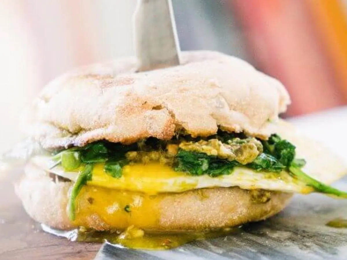 pesto-breakfast-sandwich