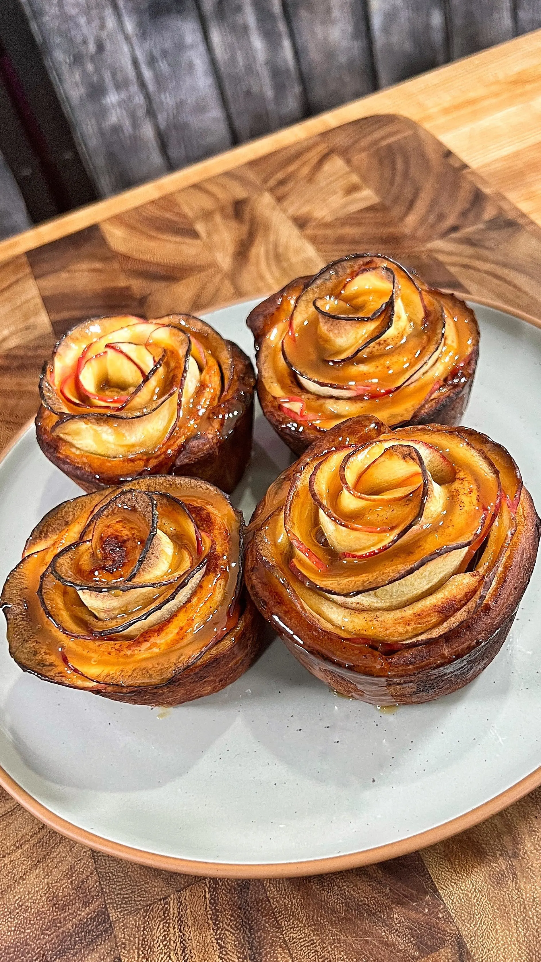 apple-pie-cinnamon-roll-roses