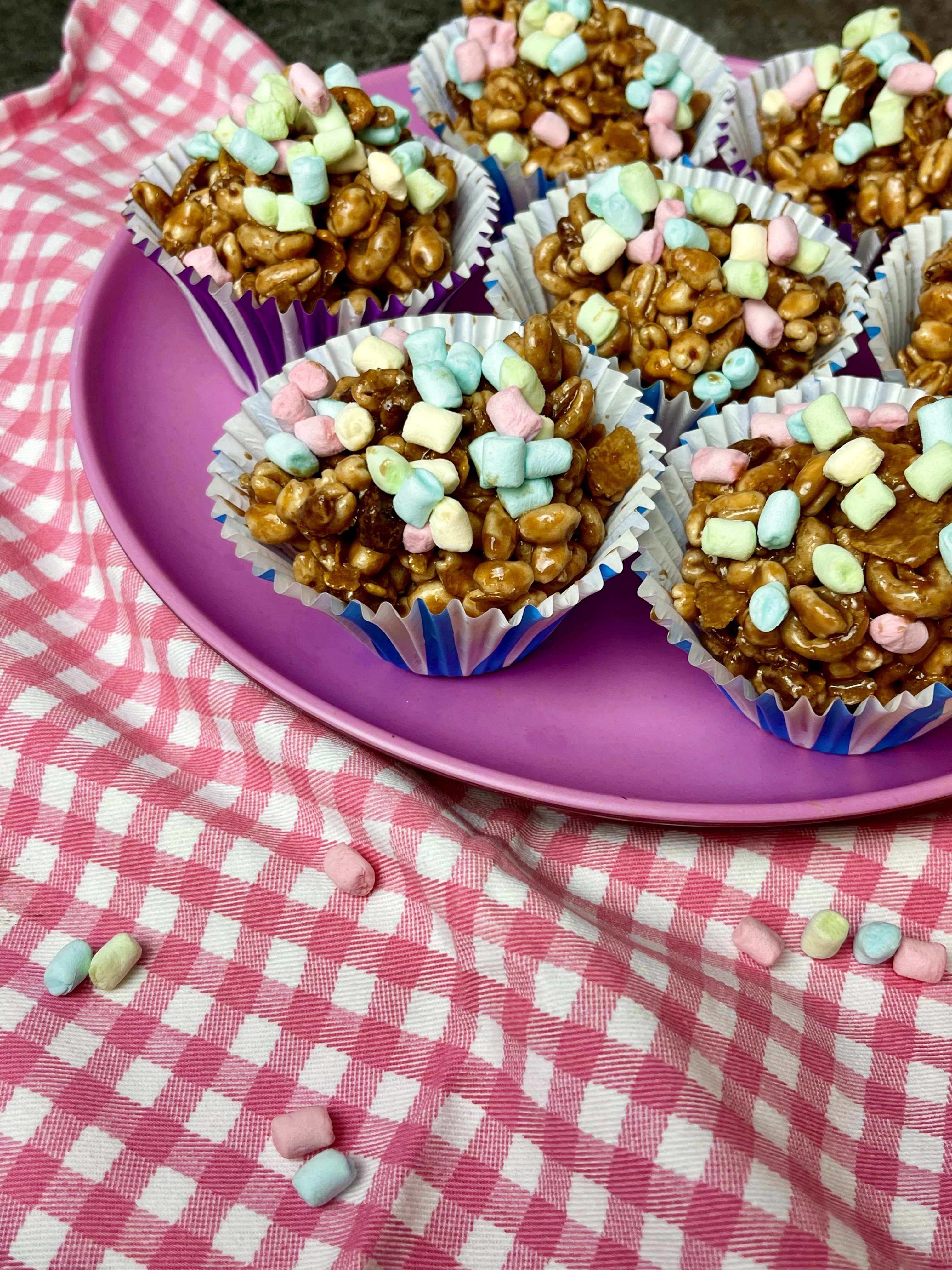 chocolate-marshmallow-ganache-crunch-cakes