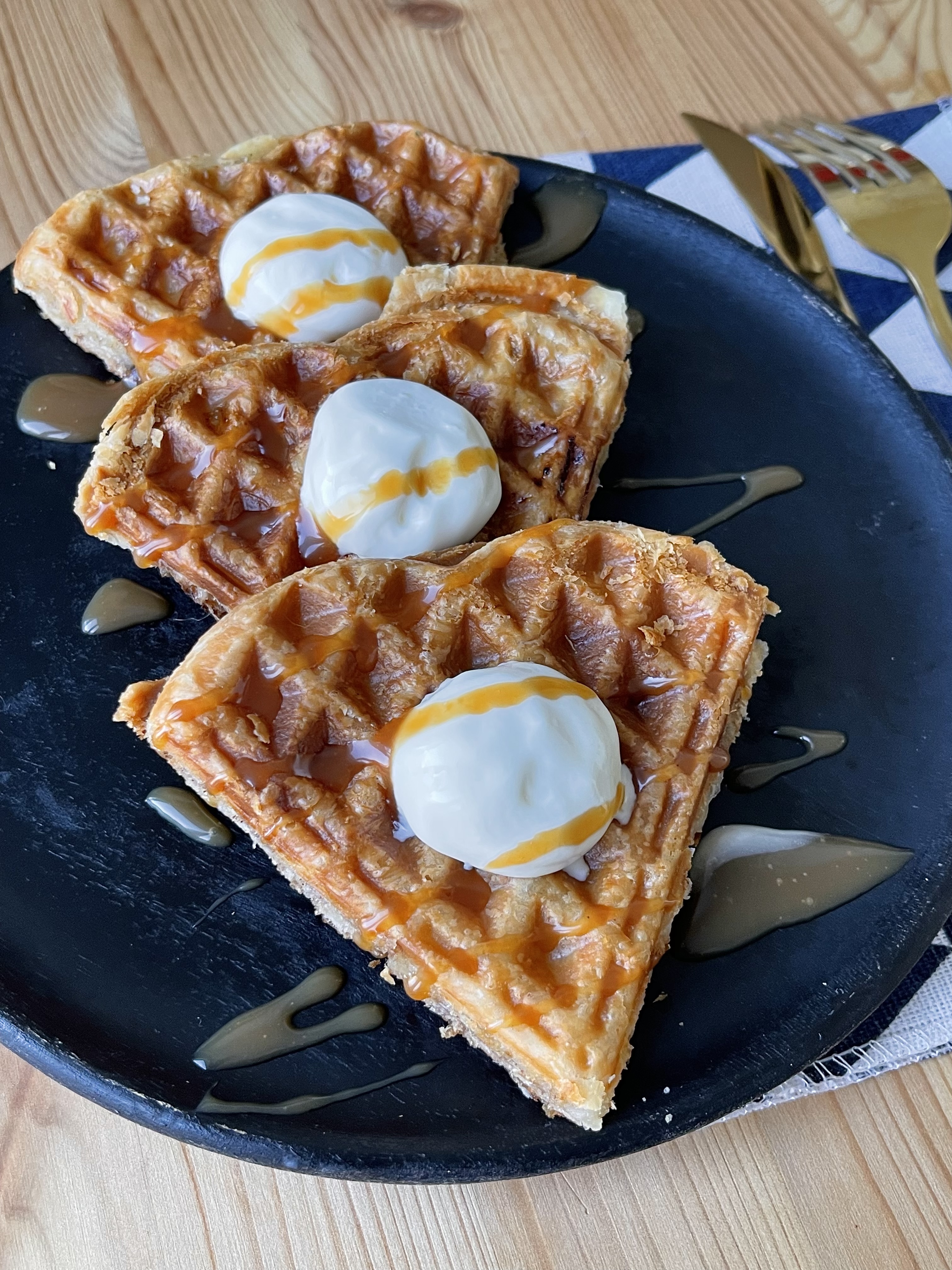 waffle-maker-salted-caramel-apple-pie