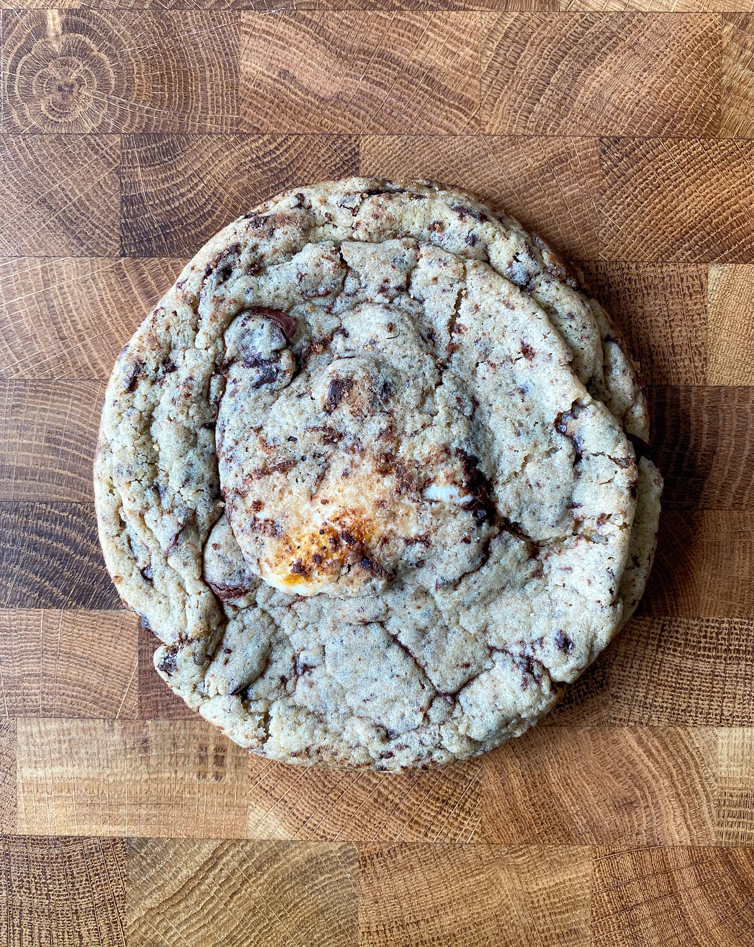 s'mores-stuffed-cookies