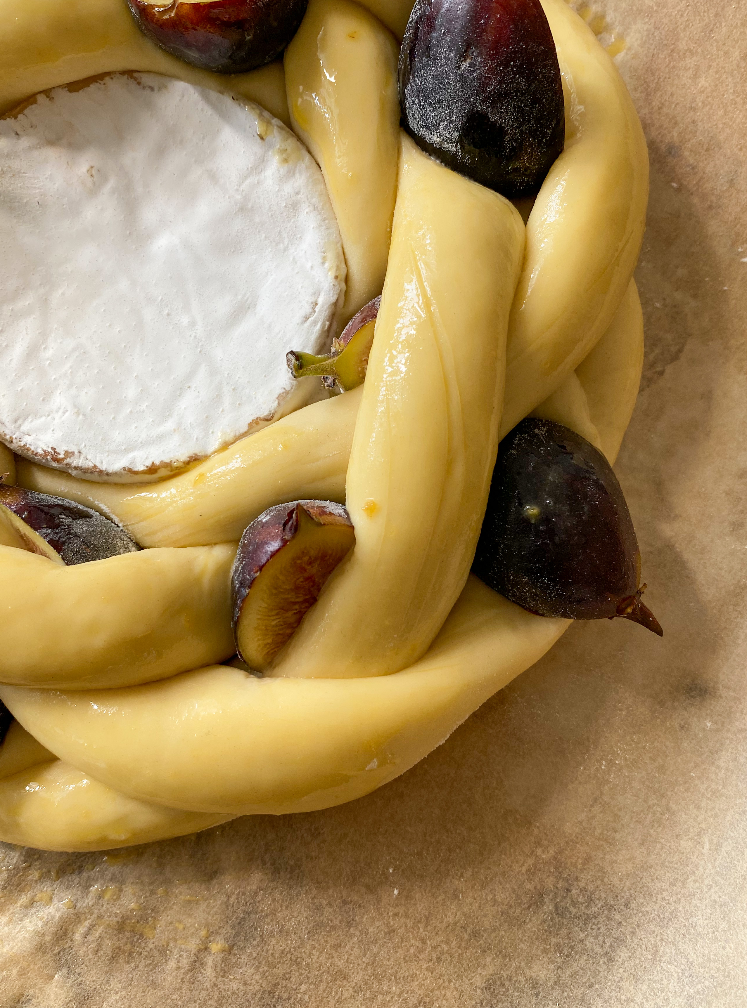 fig-brie-honey-round-challah