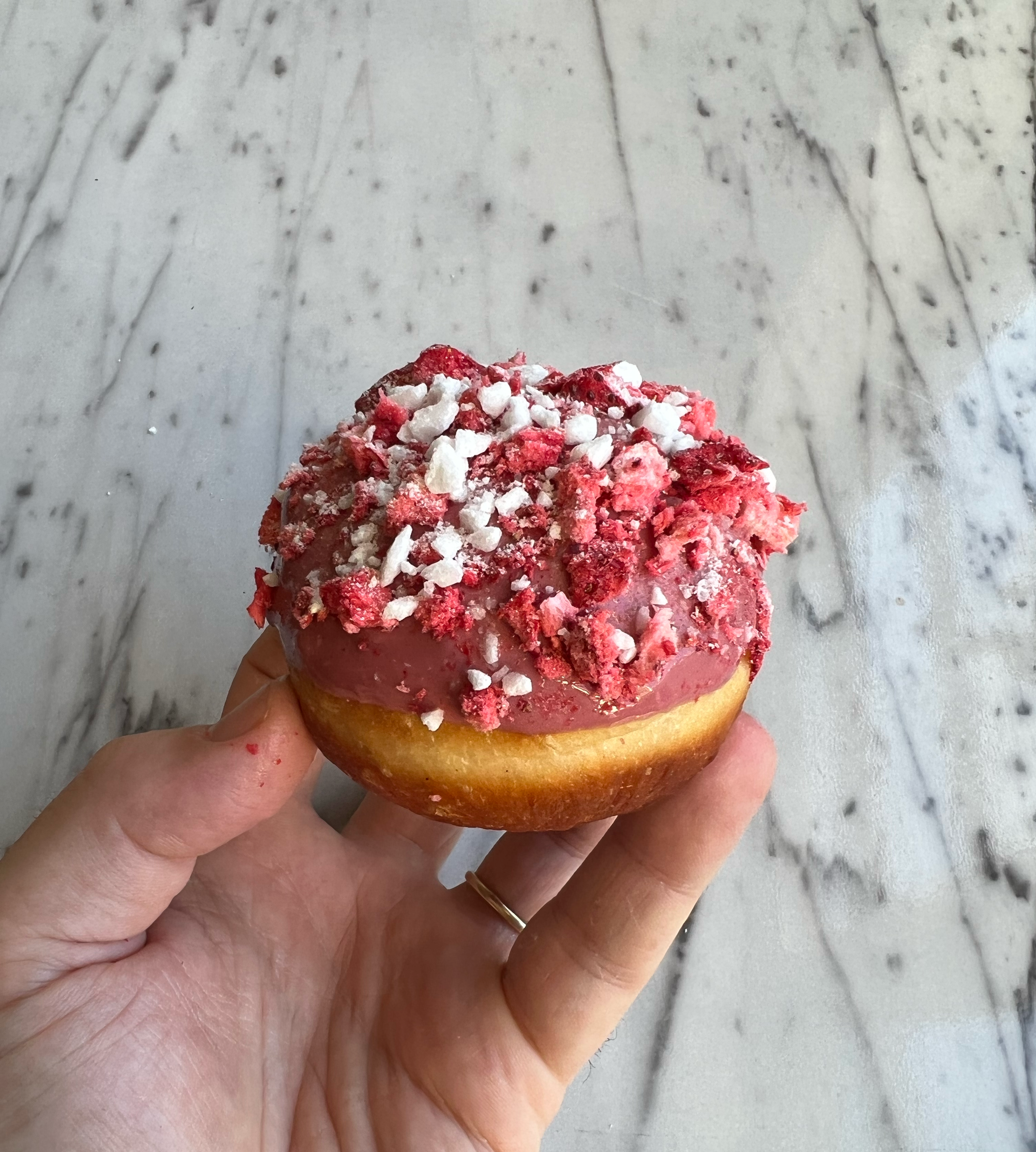 Classic Sufgania (Strawberry Donut) | Bengingi
