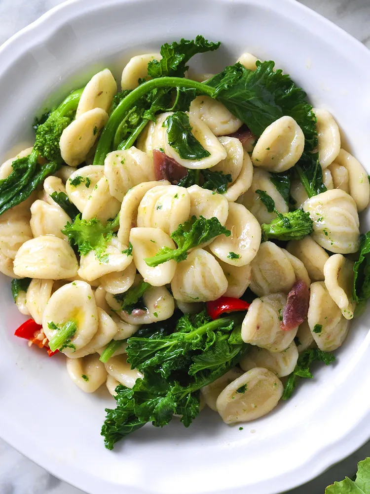 orecchiette-con-le-cime-di-rapa-(broccoli-rabe)