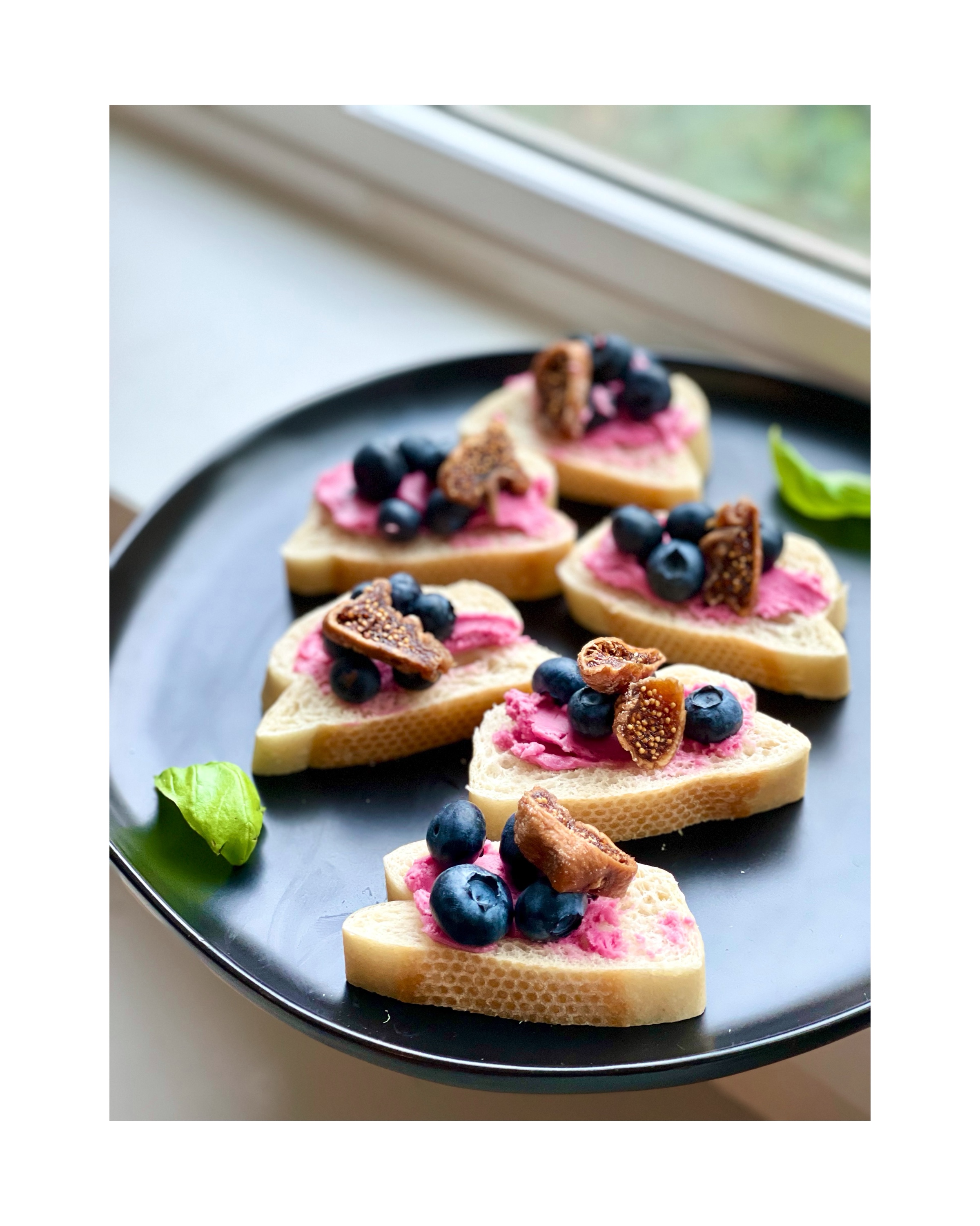 blueberry-honey-mini-toasts