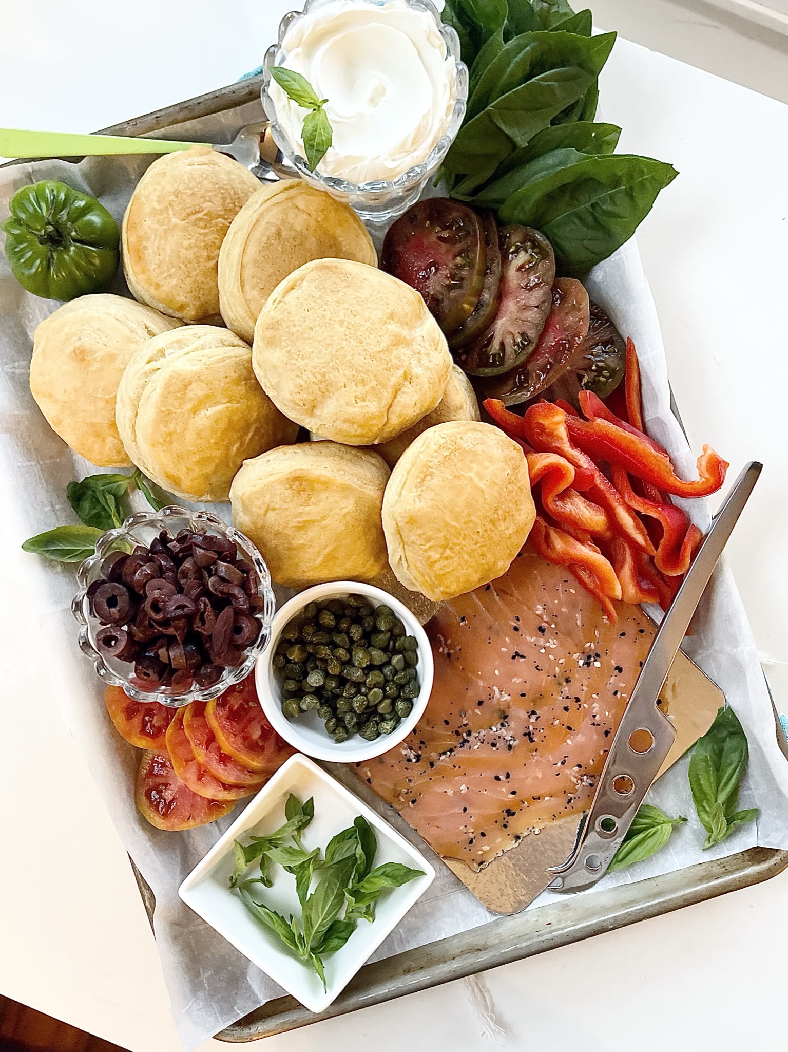 king's-hawaiian-biscuits-smoked-salmon-platter