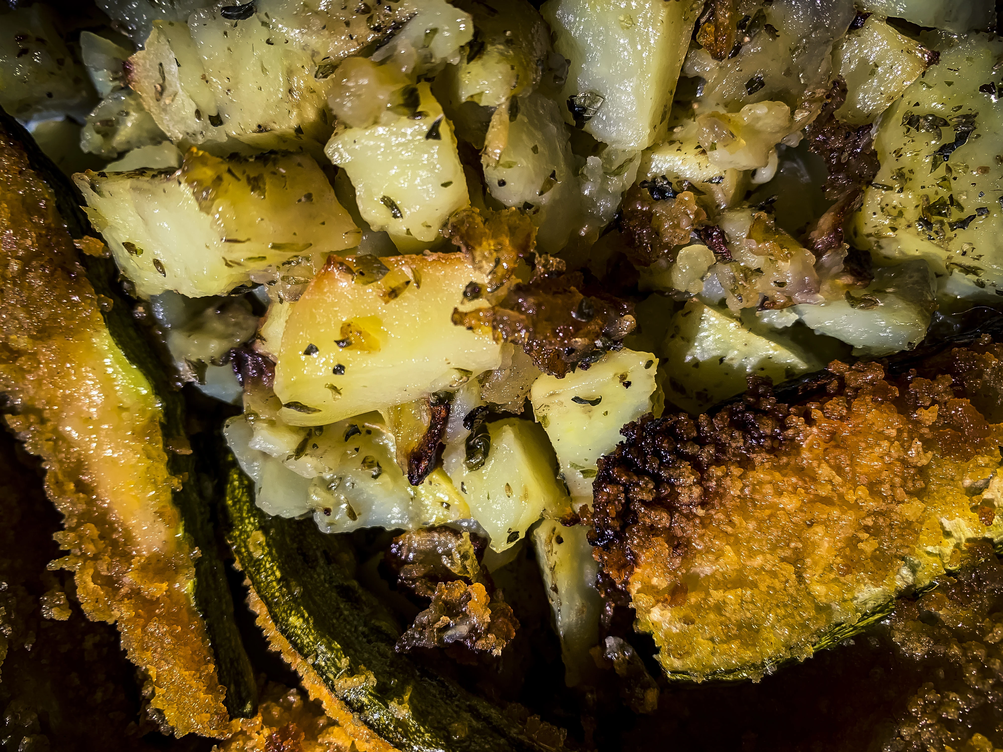 baked-potatoes-and-zucchini-with-cheesy-crust
