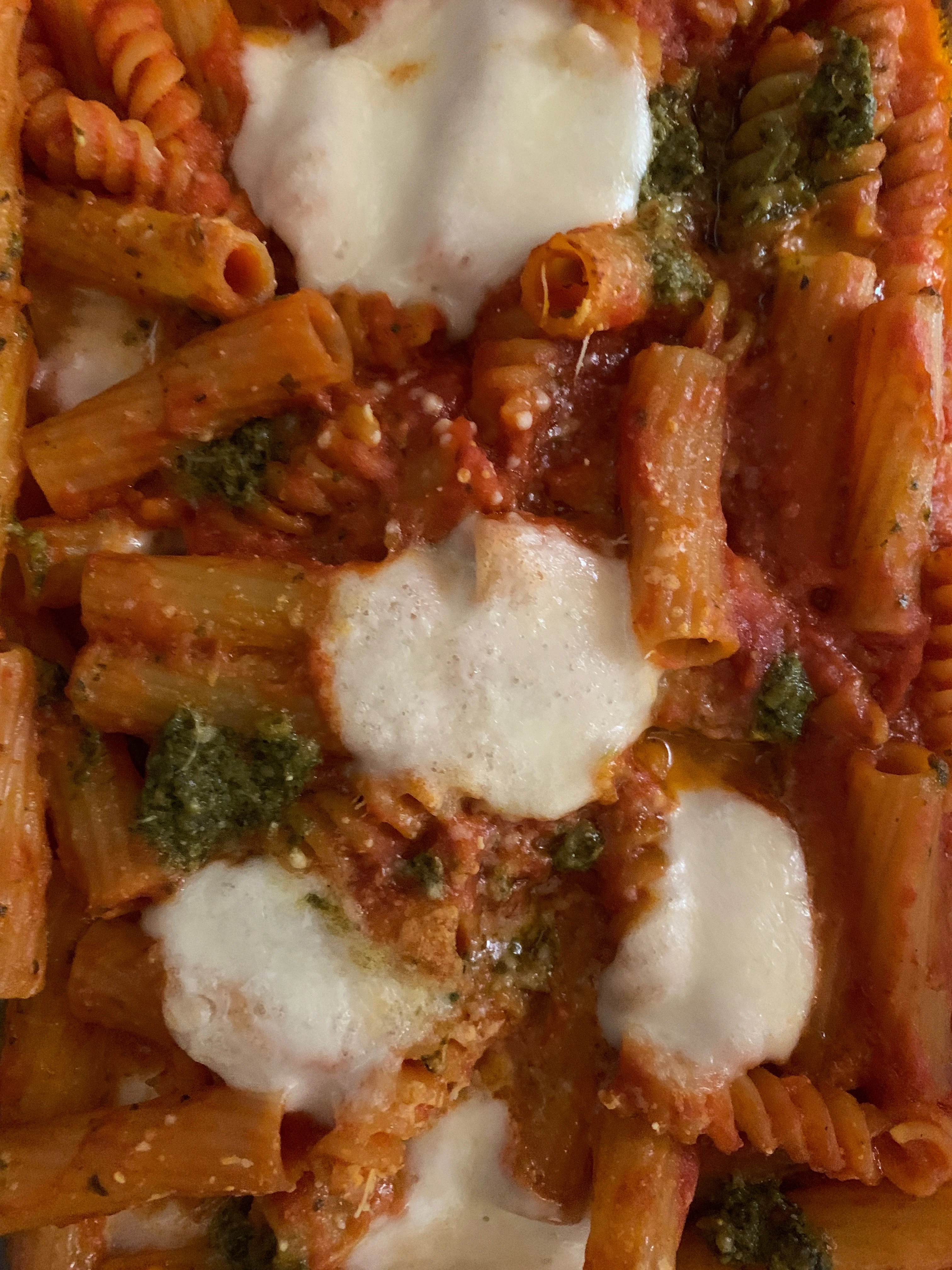 vegetarian-baked-pasta-with-sauce-pesto-zucchini-mozzarella-and-bechamel
