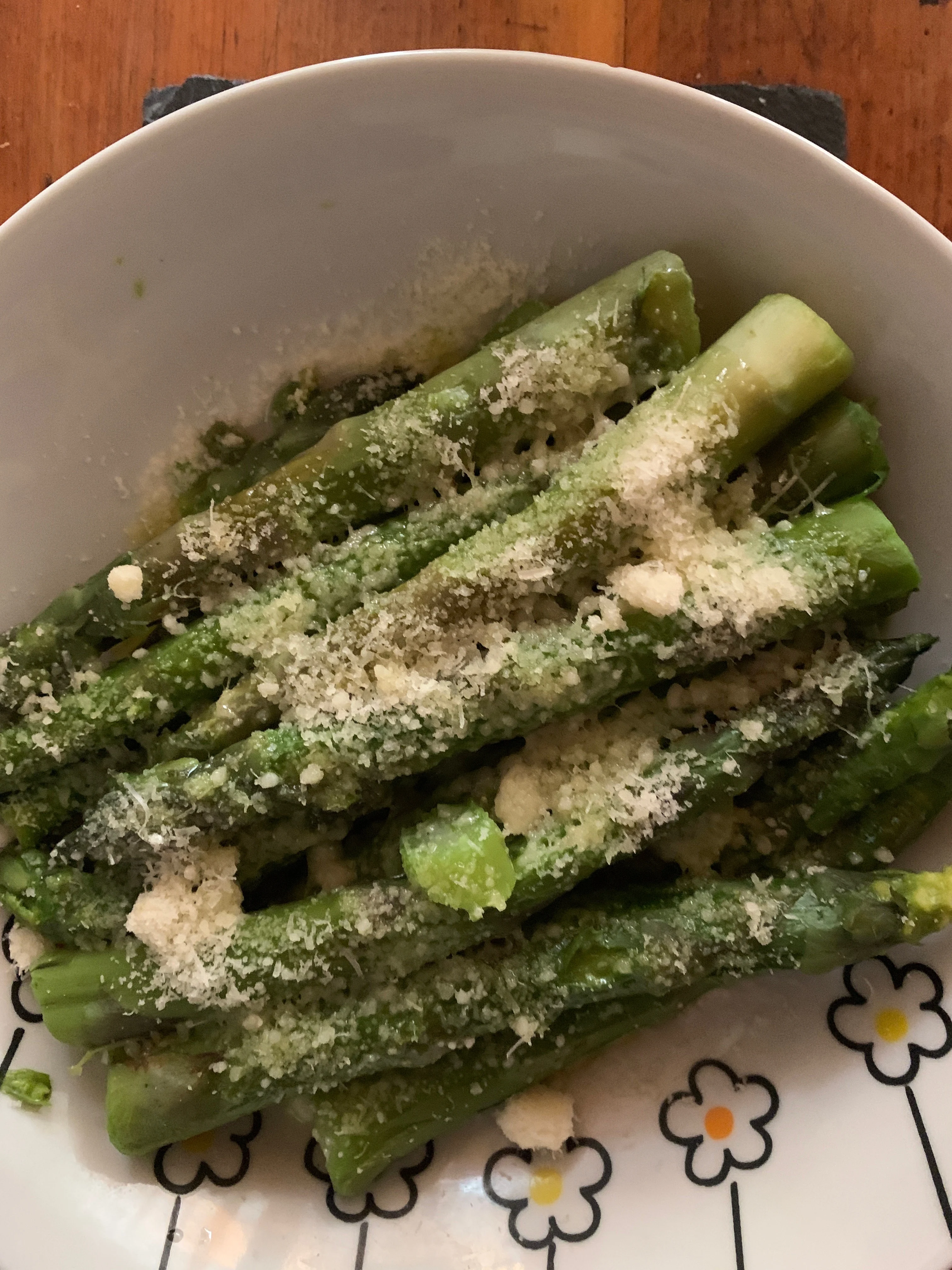 asparagus-with-butter-and-parmesan-a-super-easy-side-dish