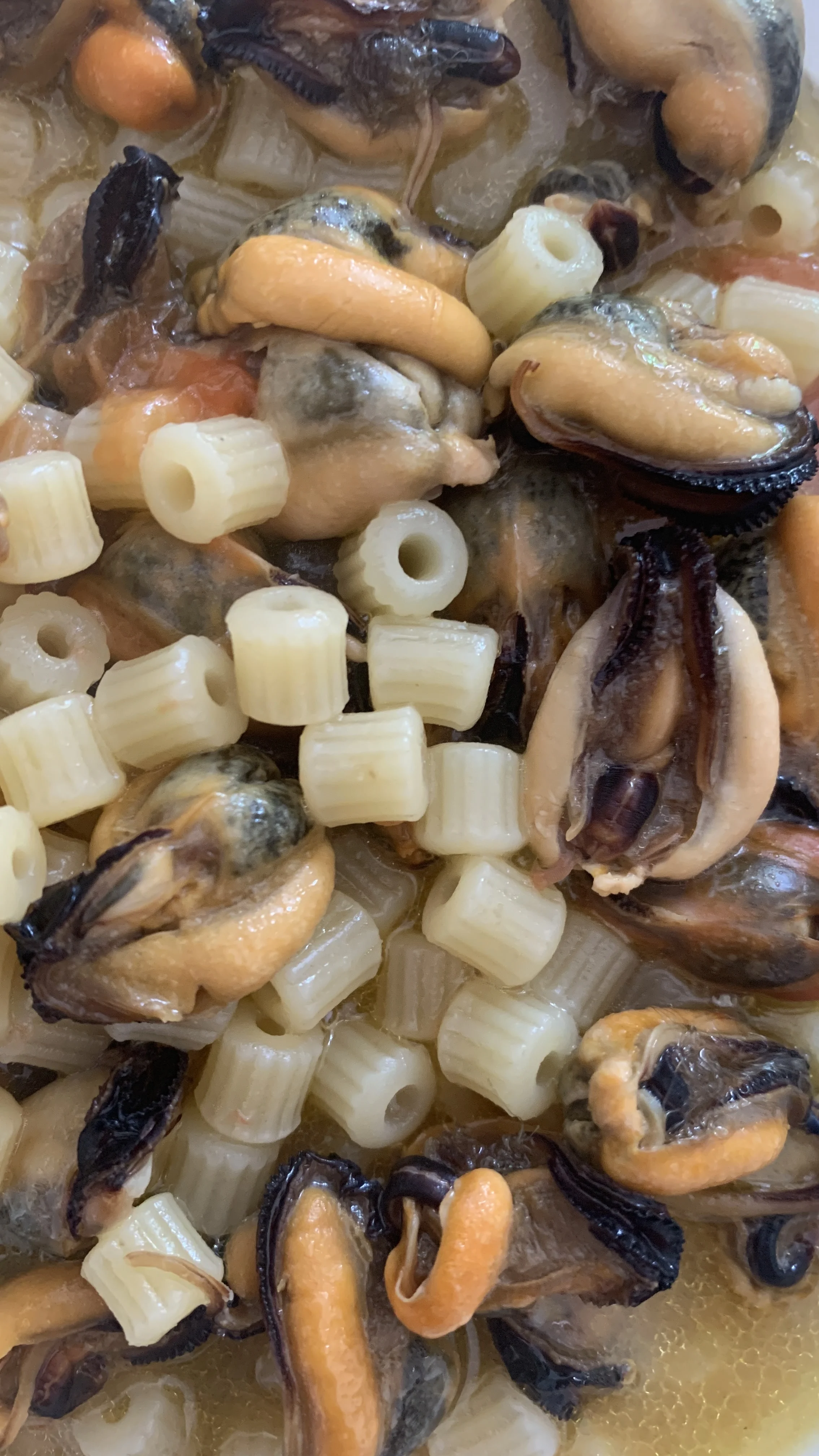 tasty-apulian-style-pasta-with-mussels