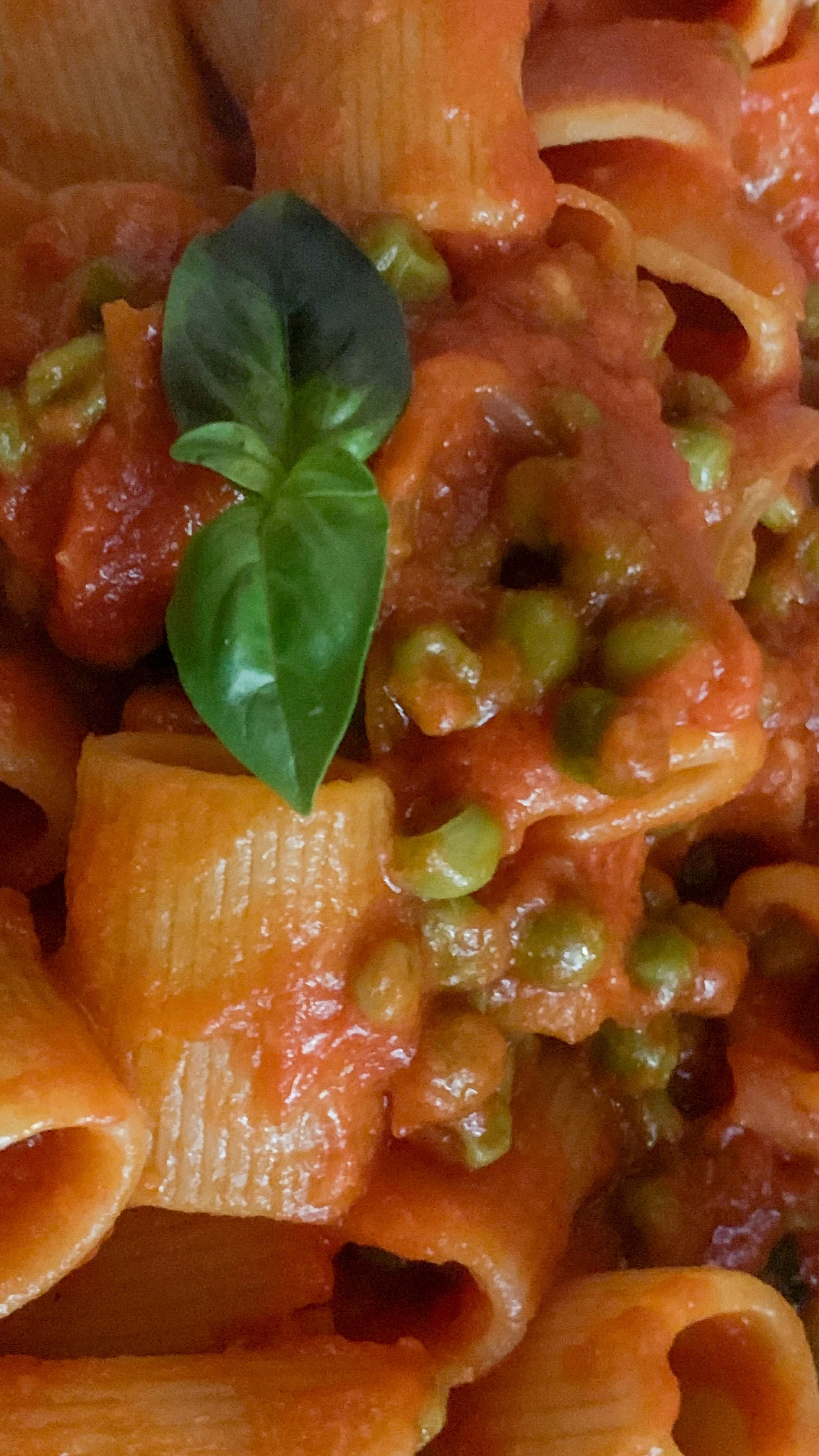 fresh-tomato-and-pea-pasta
