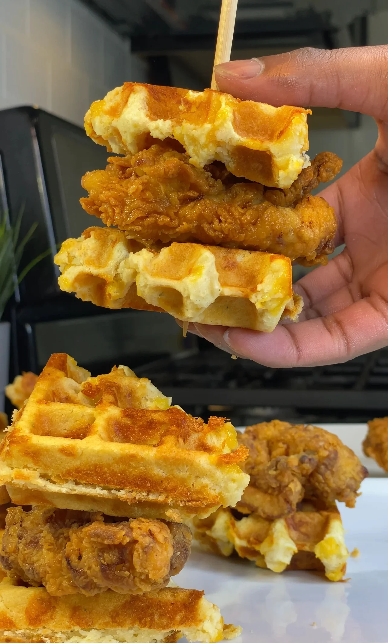 cheddar-bay-chicken-sliders
