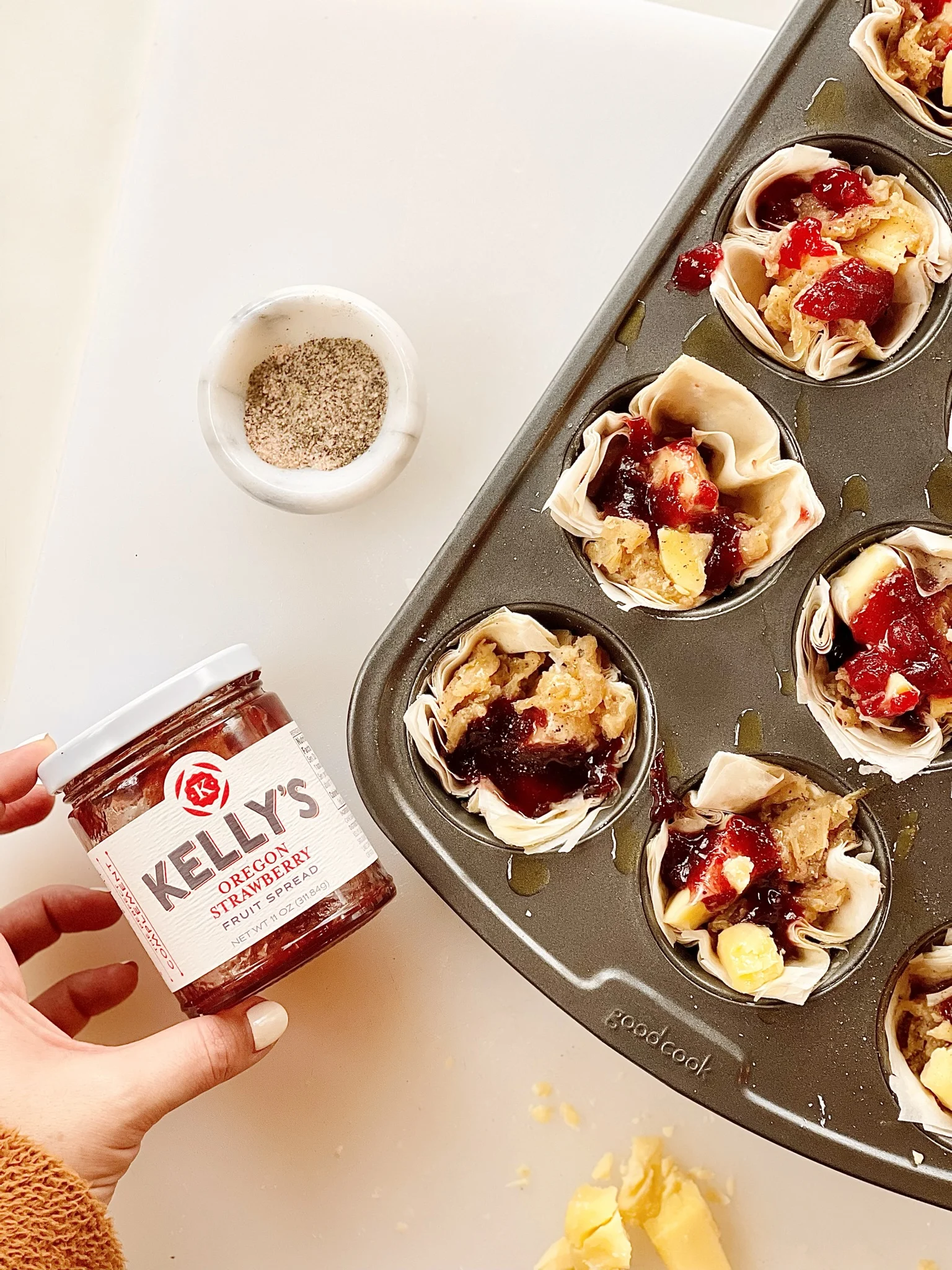 kelly's-strawberry-and-cheddar-phyllo-cups