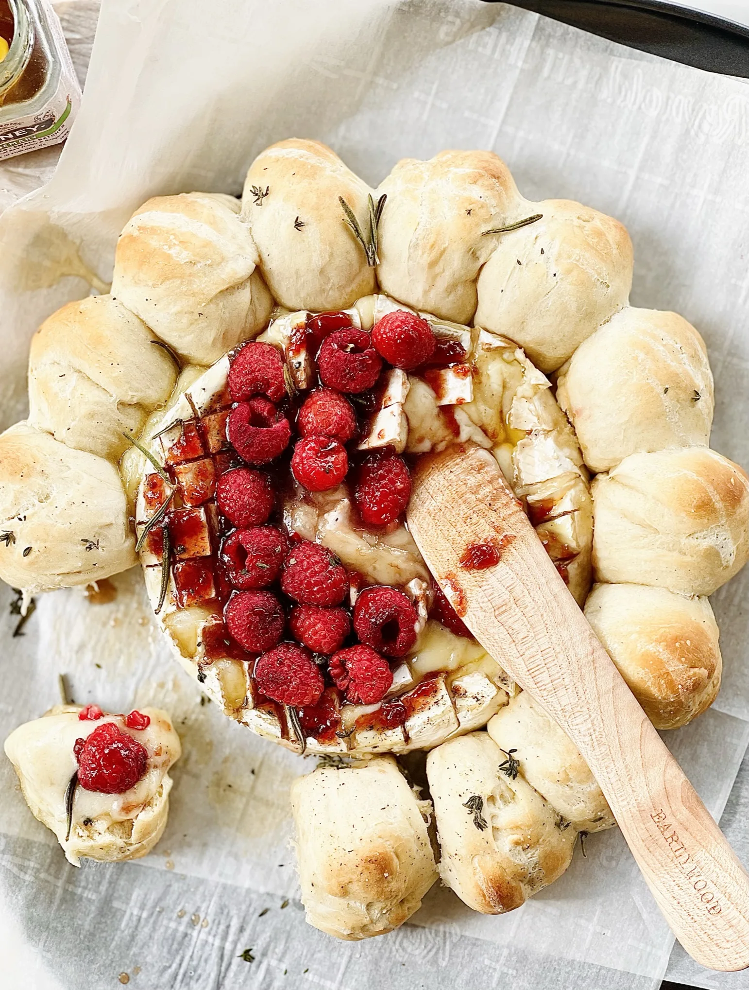 berries-and-baked-brie-wreath