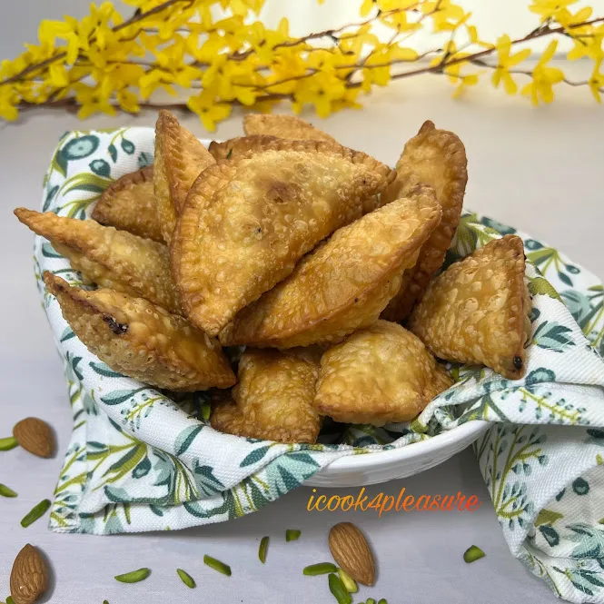 traditional-mawa-ghujia