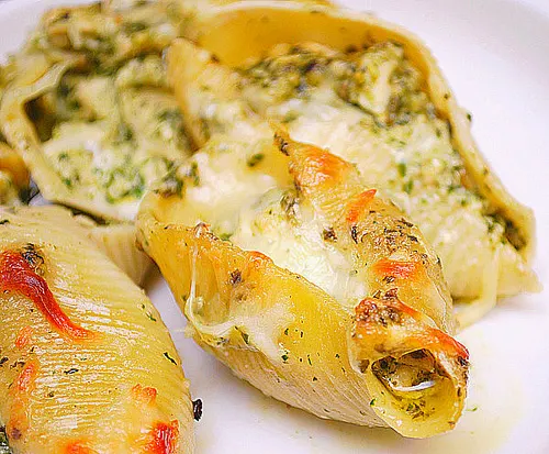 pesto-chicken-stuffed-shells