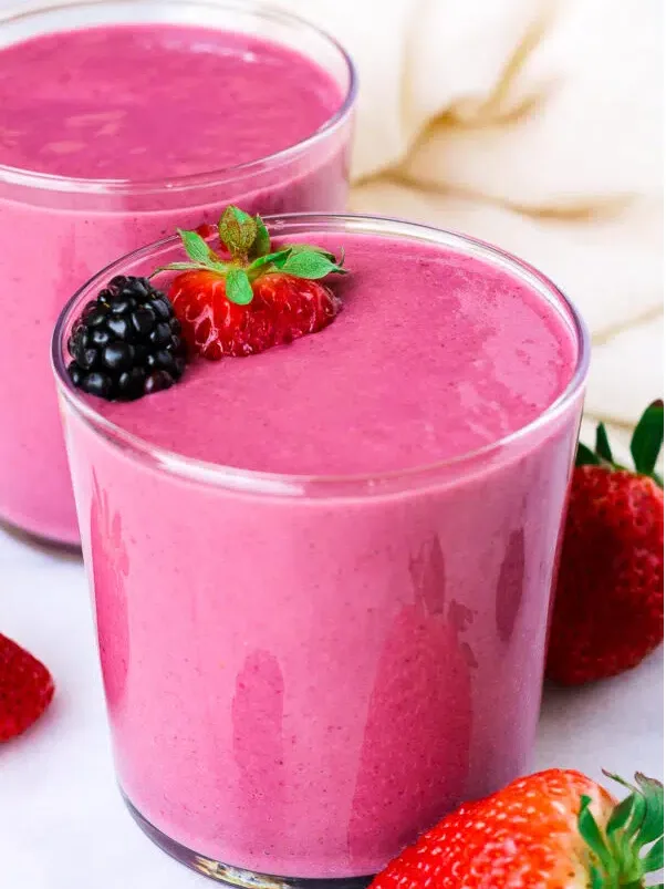 strawberry-banana-blackberry-smoothie
