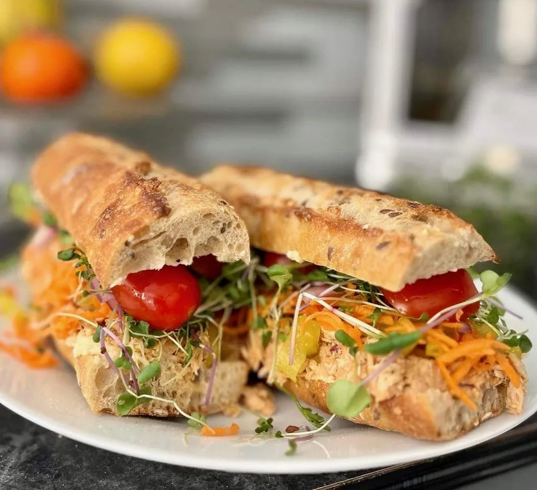 sandwich-de-thon-a-l'hoummus